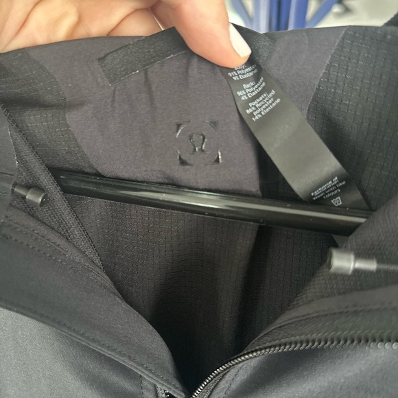 Menโs Lululemon Jacket- like new ๐ฅ - Picture 5 of 10